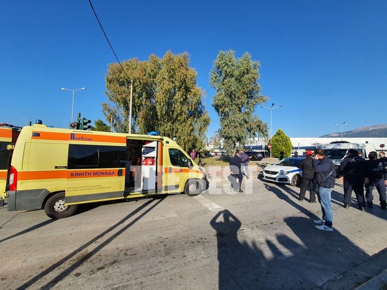 Σοκαριστικό τροχαίο στην Πάτρα με τραυματία και εγκλωβισμό (pics, video)