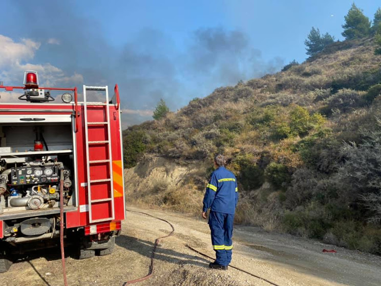 Μεγάλη πυρκαγιά στο Ξυλόκαστρο Κορινθίας (Βίντεο-φώτο)