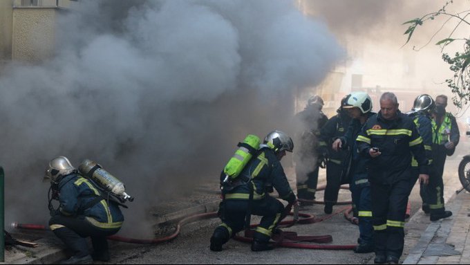 Τραγωδία στη Θεσσαλονίκη: 16χρονος ανασύρθηκε χωρίς τις αισθήσεις του από πυρκαγιά σε διαμέρισμα