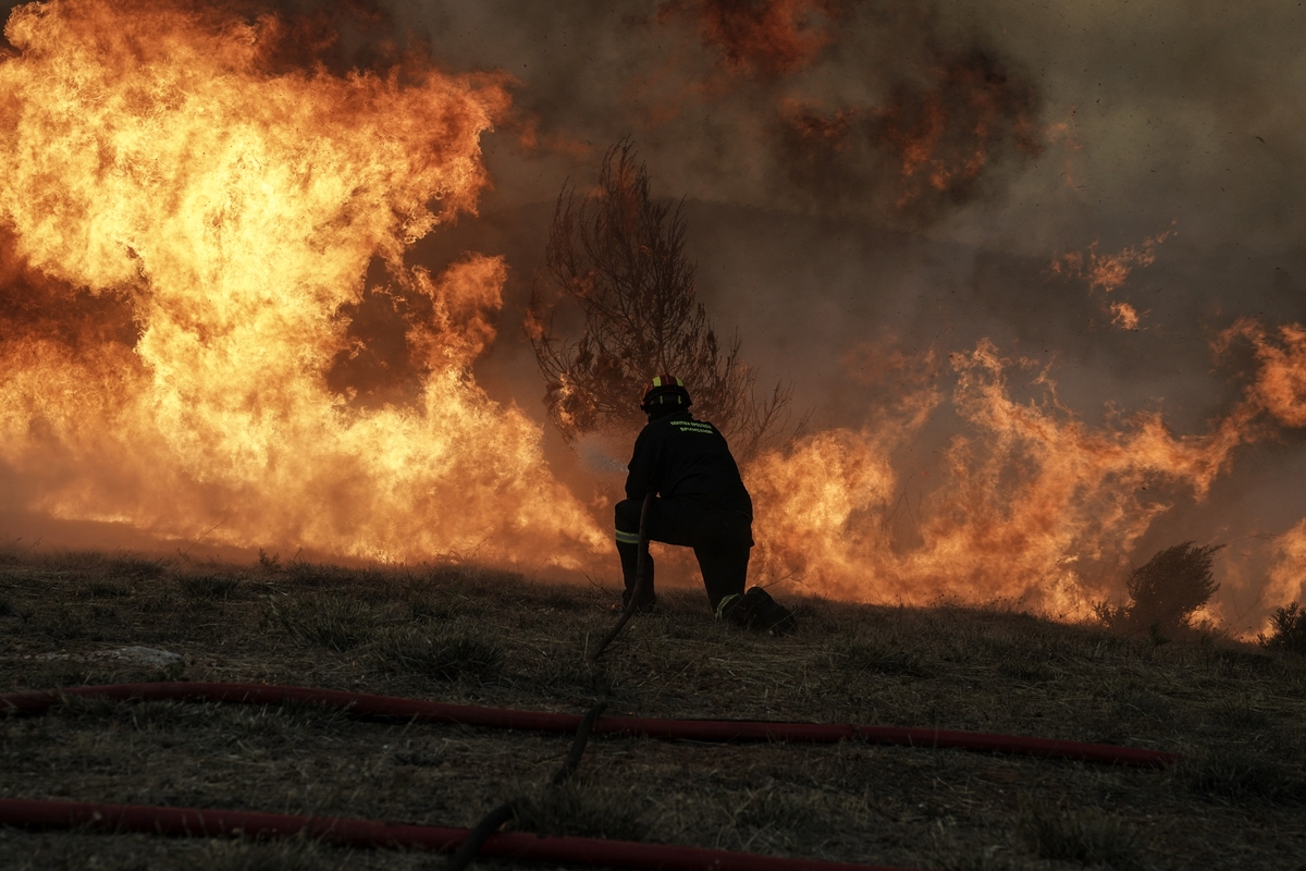 Страна гибнет. Пожар леса. Пожары в Европе. Лесные пожары в России (2021). Пожары в Греции.