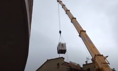 50 πυροσβέστες απεγκλώβισαν παχύσαρκο άνδρα 300 κιλών (ΒΙΝΤΕΟ)
