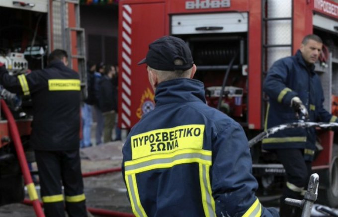Πυρκαγιά σε διαμέρισμα στη Λάρισα - Άνδρας διασώθηκε από την Πυροσβεστική