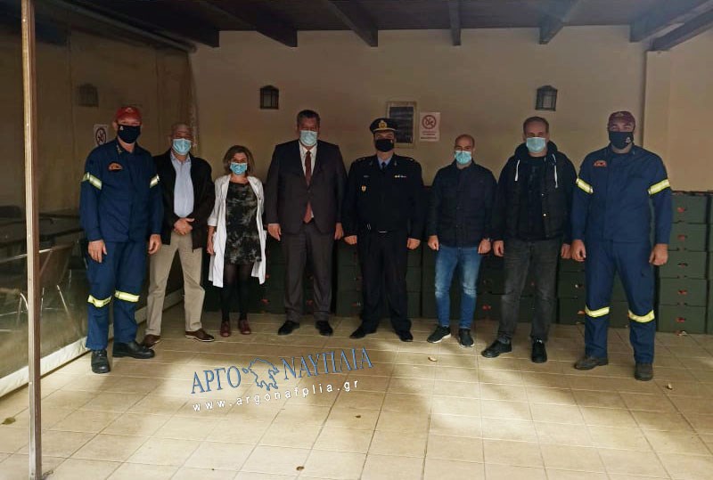 Πορτοκάλια στην Αθήνα μοίρασαν οι Πυροσβέστες Ναυπλίου σε νοσηλευτές του COVID 19