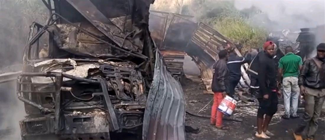 Λεωφορείο συγκρούστηκε με φορτηγό: Φωτιά και δεκάδες νεκροί (Φώτο)