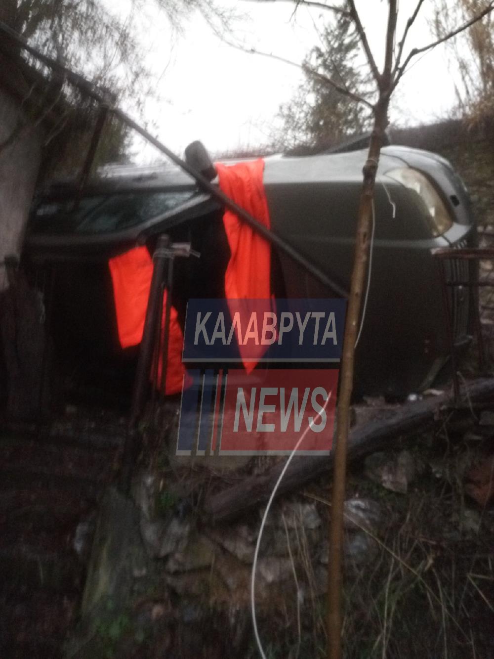 Αχαϊα: Όχημα ξέφυγε της πορείας του και έπεσε σε αυλή σπιτιού (φωτο)