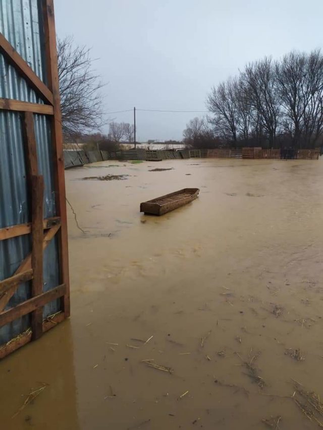 Ροδόπη: Πλημμύρες σε Λύκειο και Τσιφλίκι – Κίνδυνος να πλημμυρίσει το Λοφάριο