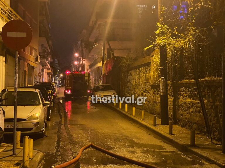 Θεσσαλονίκη: Πυρκαγιά σε εγκαταλελειμμένο νεοκλασικό κτίριο (φωτο & video)