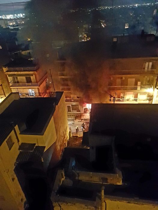 Θεσσαλονίκη: Πυρκαγιά σε εγκαταλελειμμένο ισόγειο στην περιοχή της Παναγίας Φανερωμένης