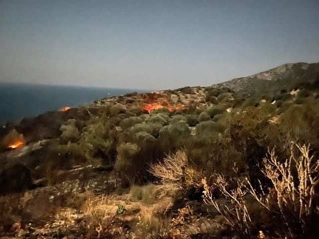 Πυρκαγιά στη περιοχή Κακορεμα Σάμου (Φώτο)