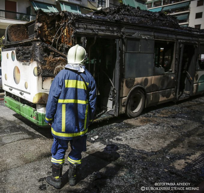 Πυρκαγιά σε εγκαταλελειμμένο λεωφορείο στην Καλαμάτα Πυρκαγιά σε εγκαταλελειμμένο λεωφορείο στην Καλαμάτα