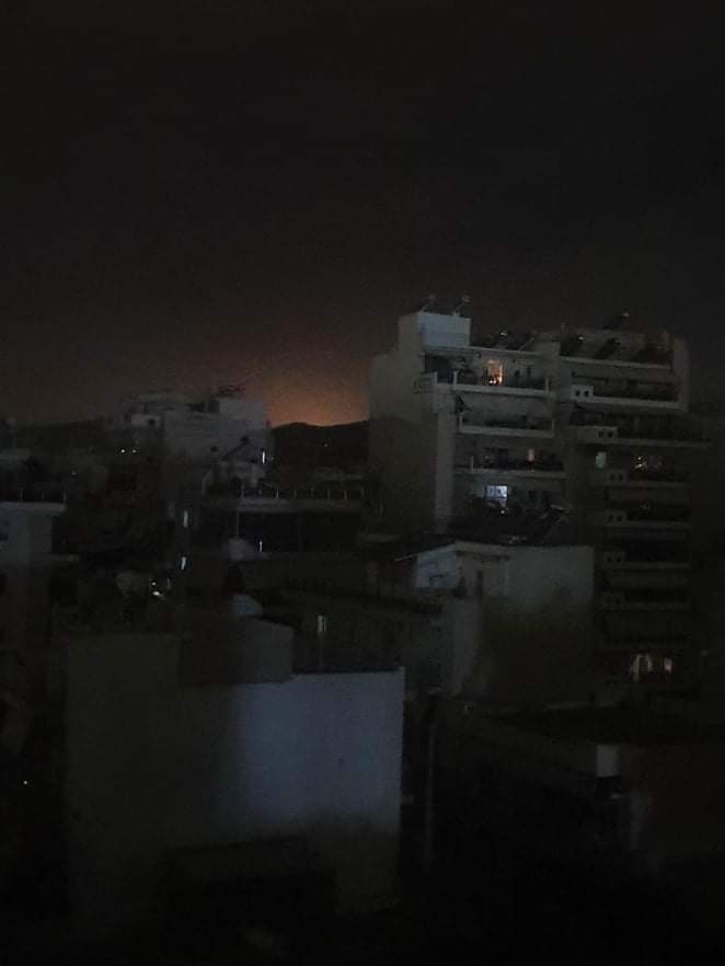 Μπλακ άουτ στη μισή Αθήνα – πυρκαγιά σε υποσταθμό της ΔΕΗ στον Ασπρόπυργο.(φωτο+βιντεο)