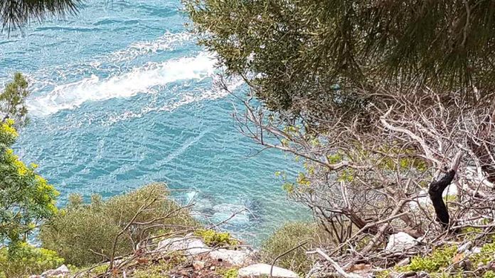 Κεφαλονια-Τραγωδία στον Αγιο Κωνσταντίνο - Αυτοκίνητο έπεσε στην θάλασσα - Νεκρός ο νεαρός οδηγός