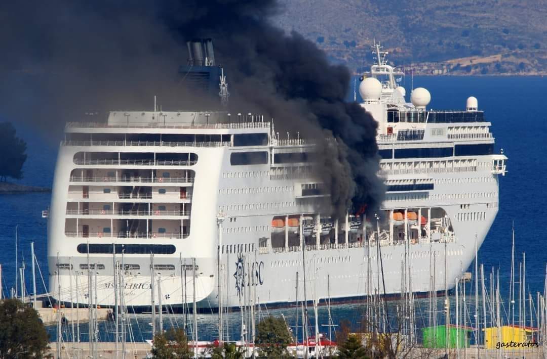 Μεγάλη πυρκαγιά ΤΩΡΑ σε κρουαζιερόπλοιο στην Κέρκυρα (Φώτο)