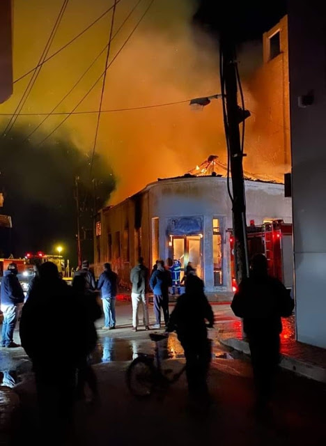 Πυρκαγιά σε διώροφο κτήριο στο κέντρο του Ξυλοκάστρου (VIDEO-ΦΩΤΟ)
