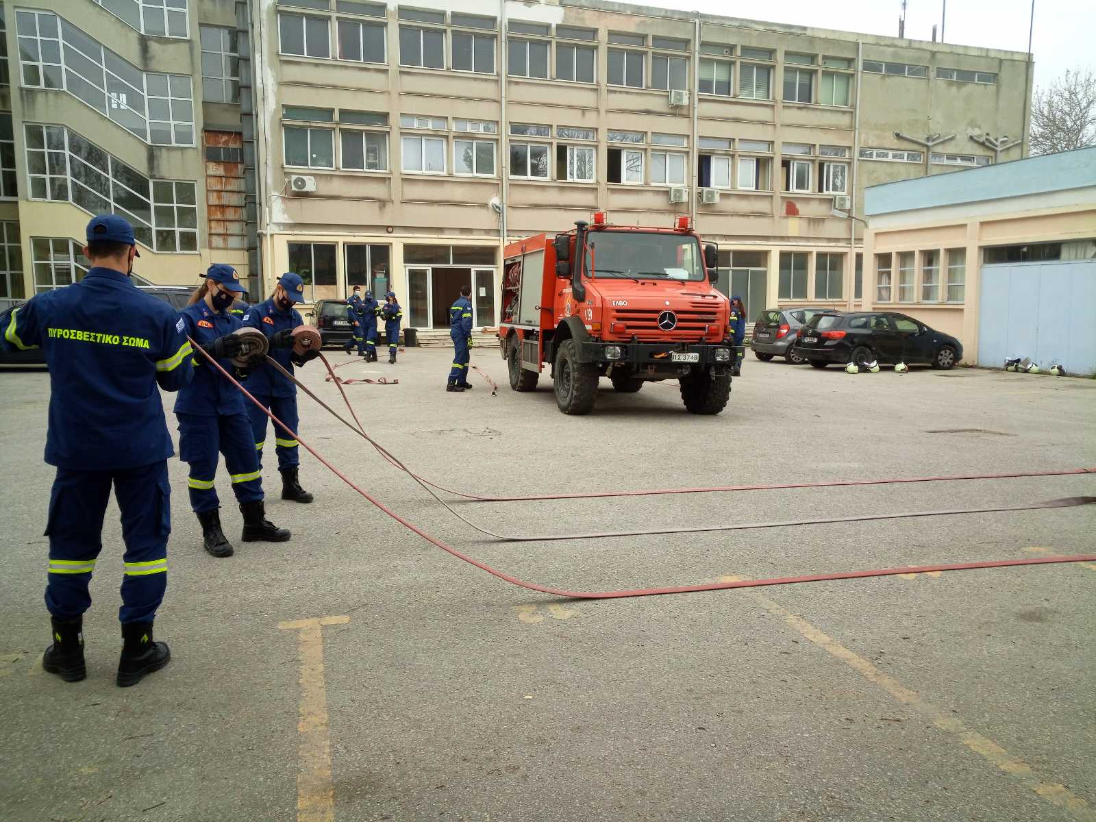Πυροσβεστική Ακαδημία: Θεωρητική και πρακτική εκπαίδευση στην προσβολή πυρκαγιών (Φώτο)