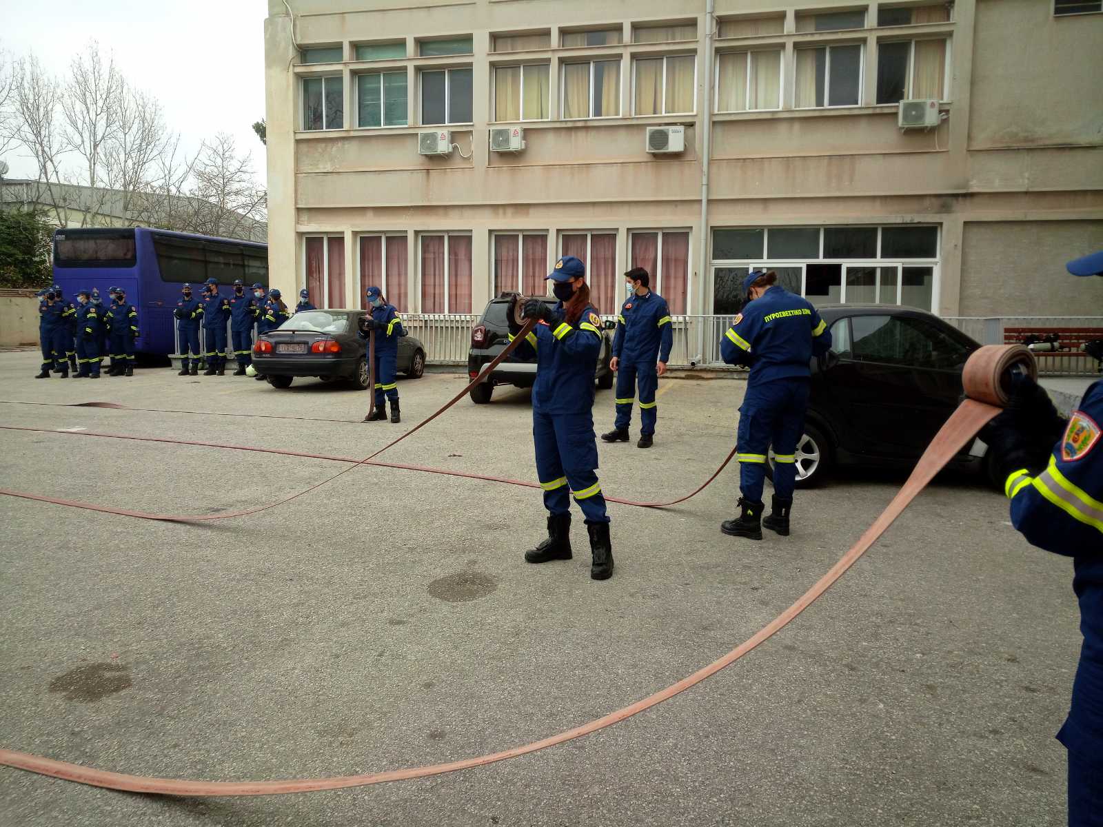 Πυροσβεστική Ακαδημία: Θεωρητική και πρακτική εκπαίδευση στην προσβολή πυρκαγιών (Φώτο)