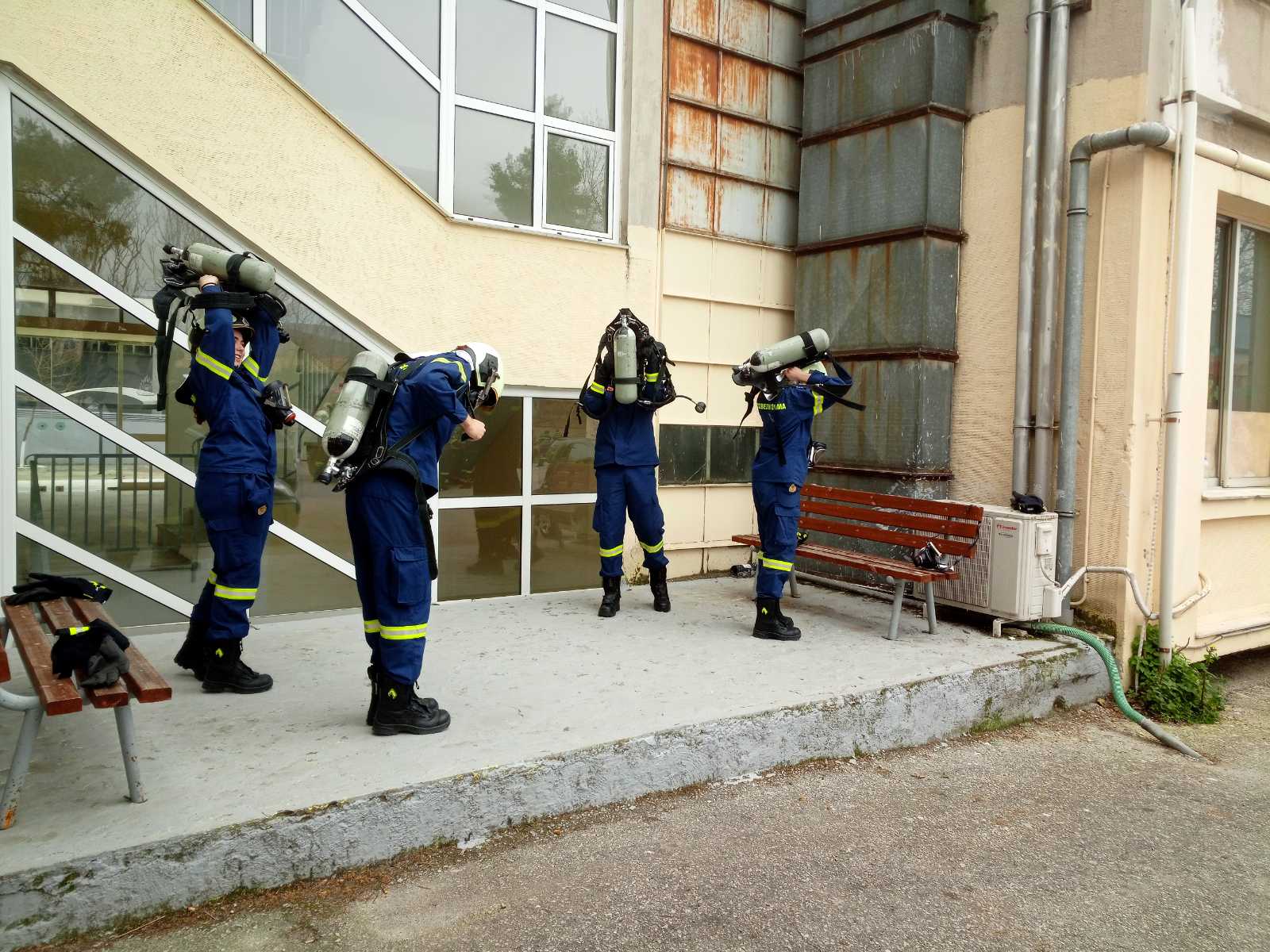 Πυροσβεστική Ακαδημία: Θεωρητική και πρακτική εκπαίδευση στην προσβολή πυρκαγιών (Φώτο)