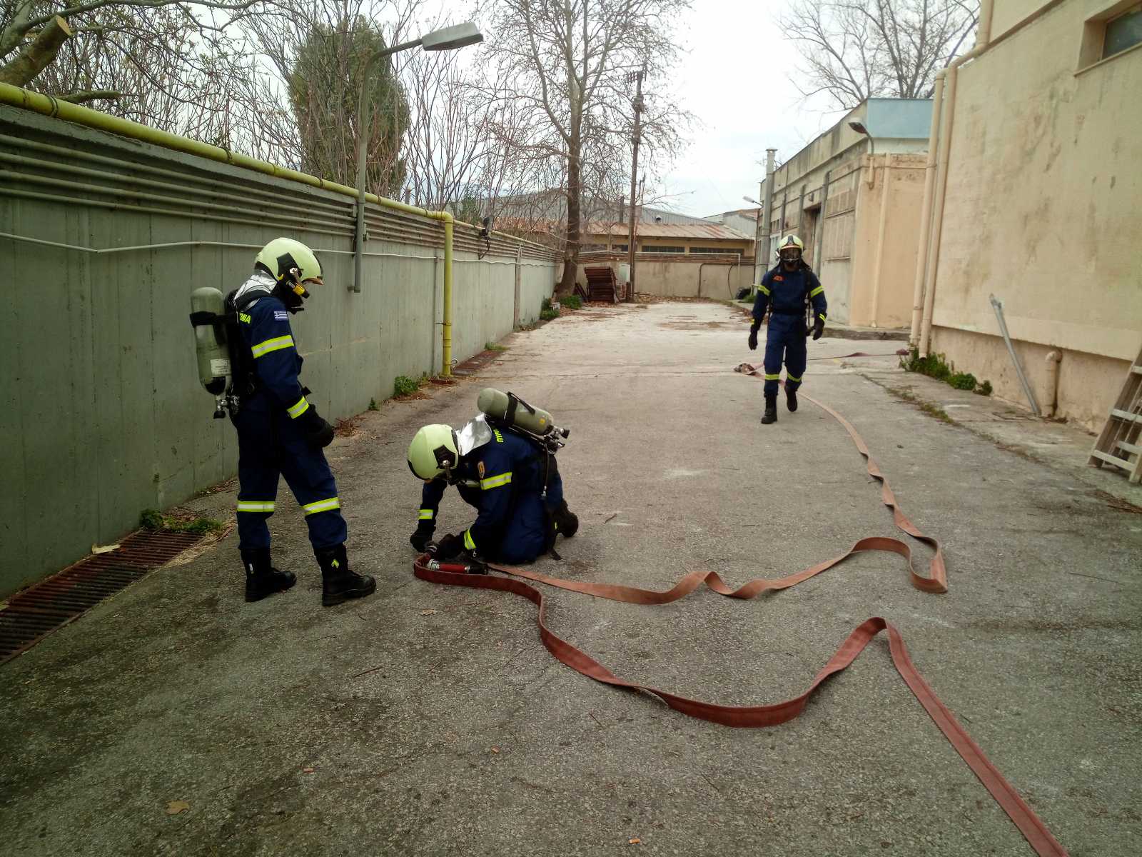 Πυροσβεστική Ακαδημία: Θεωρητική και πρακτική εκπαίδευση στην προσβολή πυρκαγιών (Φώτο)