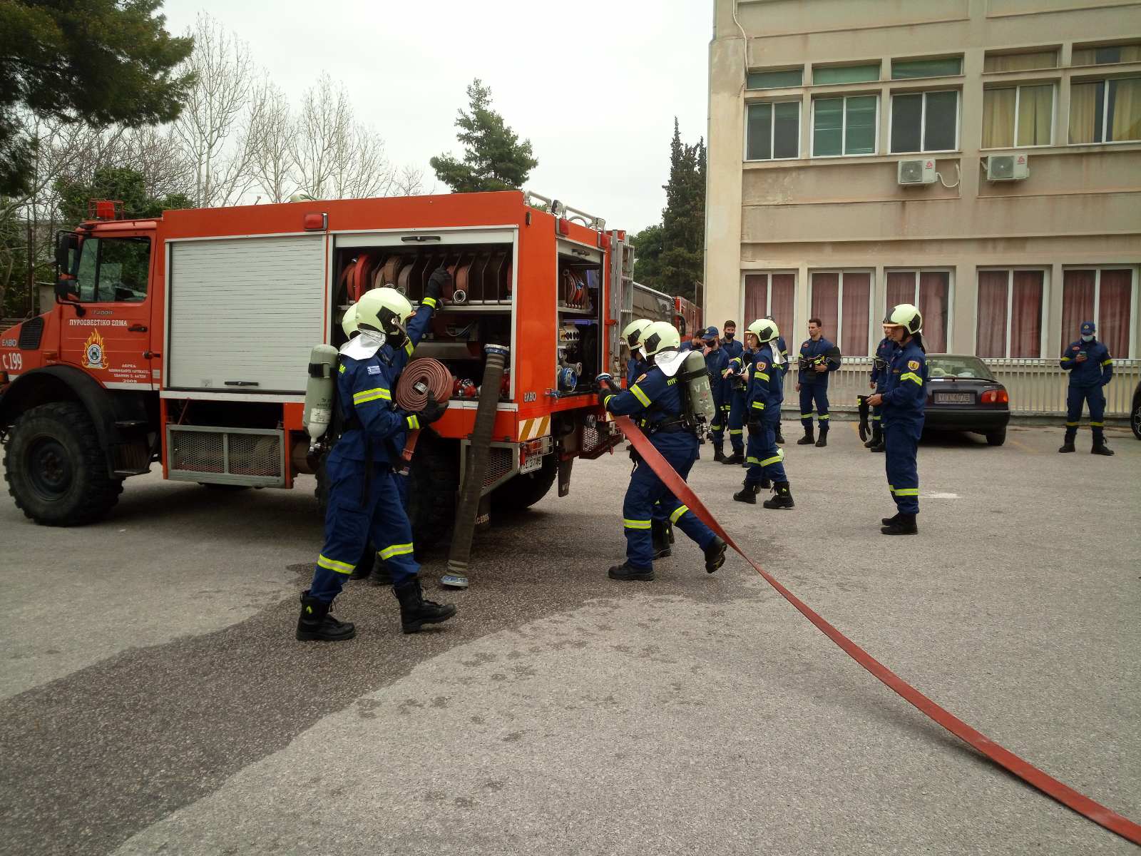 Πυροσβεστική Ακαδημία: Θεωρητική και πρακτική εκπαίδευση στην προσβολή πυρκαγιών (Φώτο)