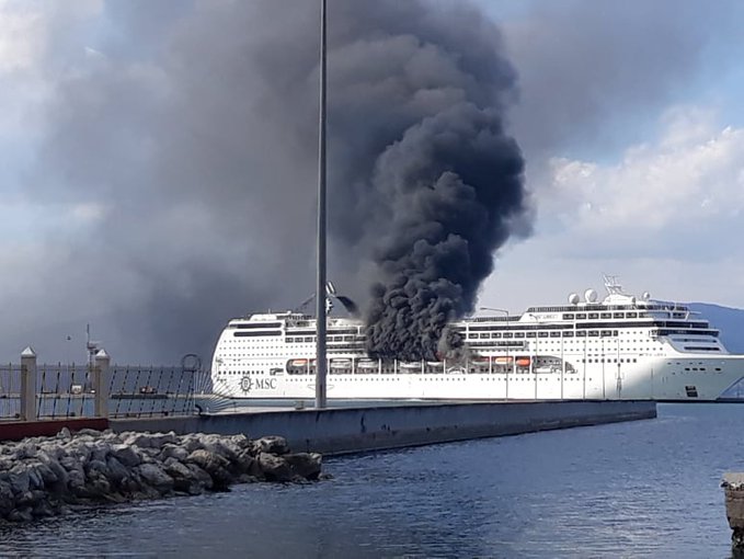 Μεγάλη πυρκαγιά ΤΩΡΑ σε κρουαζιερόπλοιο στην Κέρκυρα (Φώτο)
