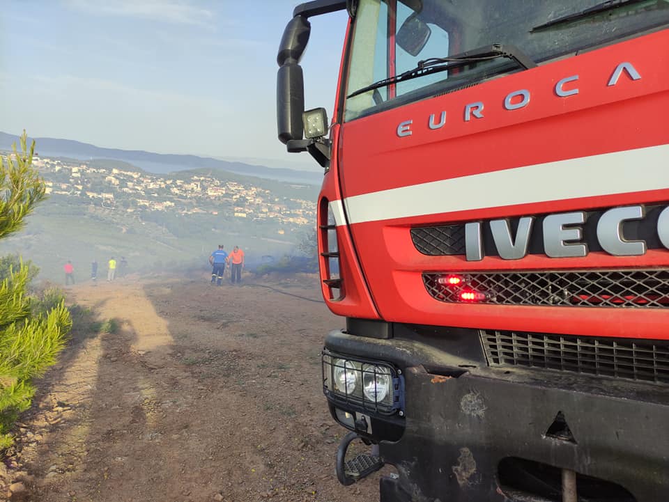 Πυρκαγιά ΤΩΡΑ στην Συντερίνα Λαυρίου Αττικής