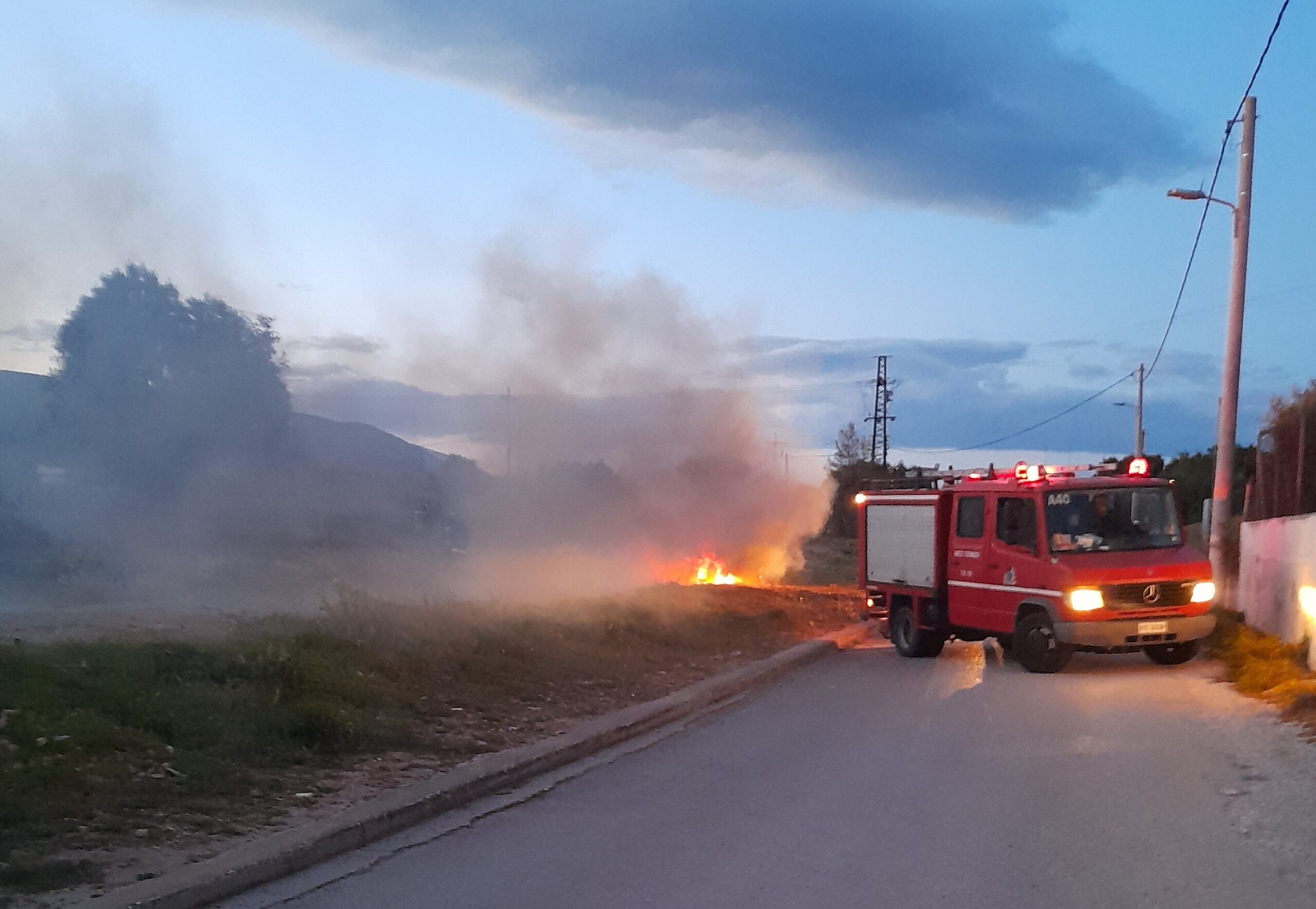 Πυρκαγιά ΤΩΡΑ σε Ι.Χ.Ε. όχημα στην Βάρη Αττικής