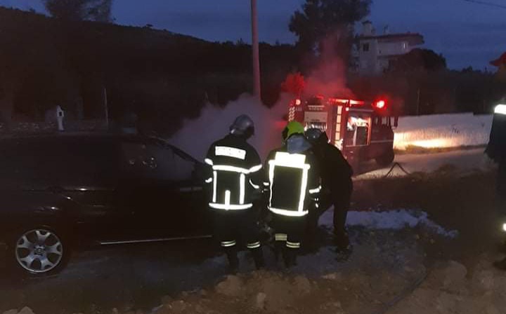 Πυρκαγιά ΤΩΡΑ σε Ι.Χ.Ε. όχημα στην Βάρη Αττικής