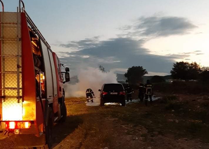 Πυρκαγιά ΤΩΡΑ σε Ι.Χ.Ε. όχημα στην Βάρη Αττικής