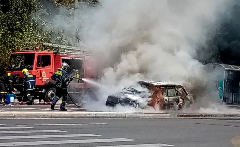 Πυρκαγιά σε 2 οχήματά στην Θεσσαλονίκη