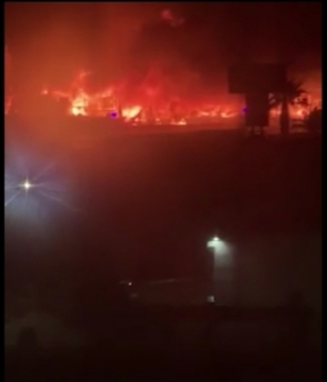 Μεγάλη πυρκαγιά σε κατάστημα στη Μύκονο (Φώτο)