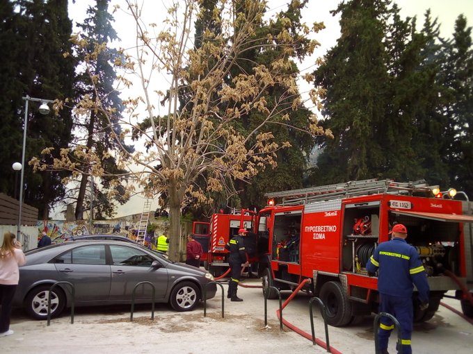 Μεγάλη πυρκαγιά εν υπαίθρω στην Καισαριανή.(Βίντεο)