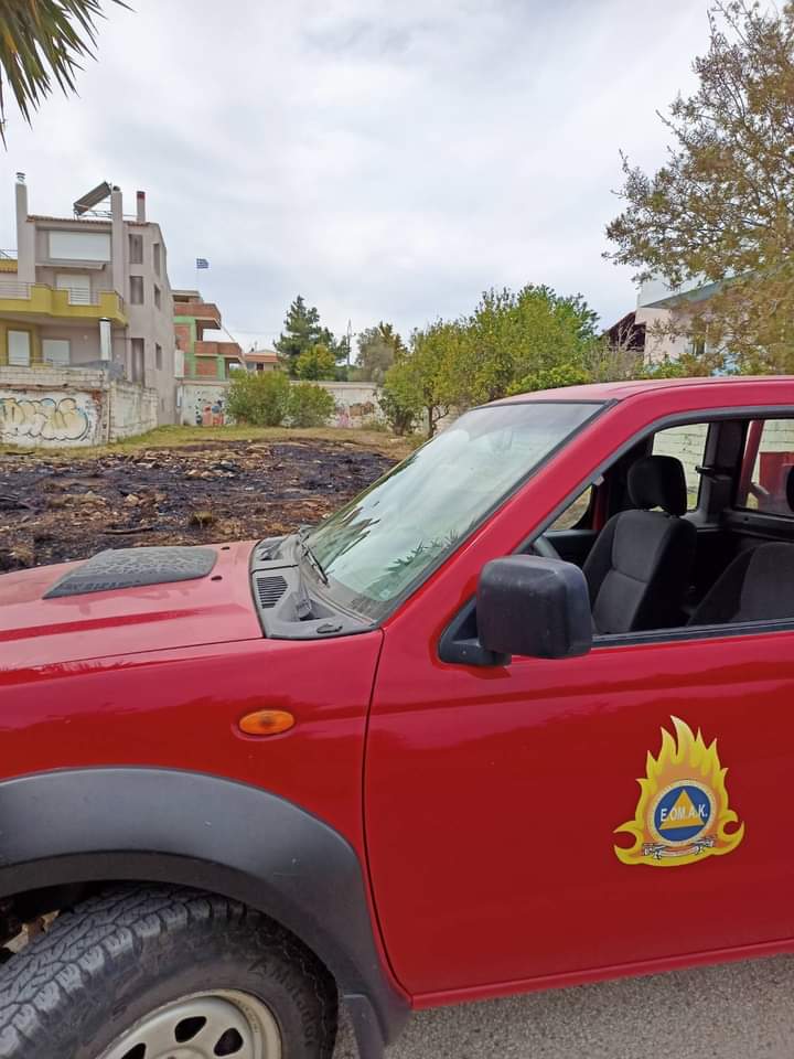 Πυρκαγιά σε οικοπεδικό χώρο στην Αρτέμιδα Αττικής