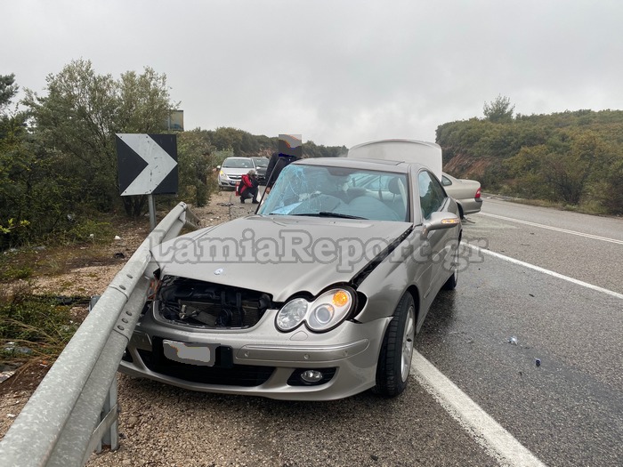 Σοβαρότατο τροχαίο με τέσσερις τραυματίες στο δρόμο Λαμίας – Δομοκού.