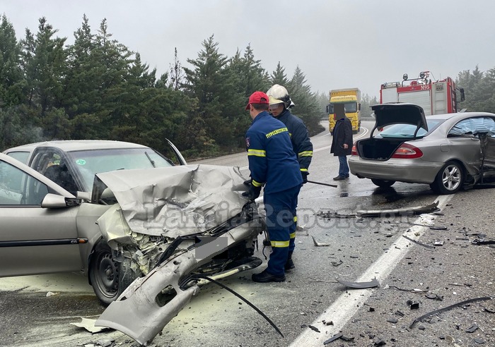 Σοβαρότατο τροχαίο με τέσσερις τραυματίες στο δρόμο Λαμίας – Δομοκού.