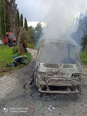 Πυρκαγιά σε όχημα στην Κέρκυρα.(φώτο)