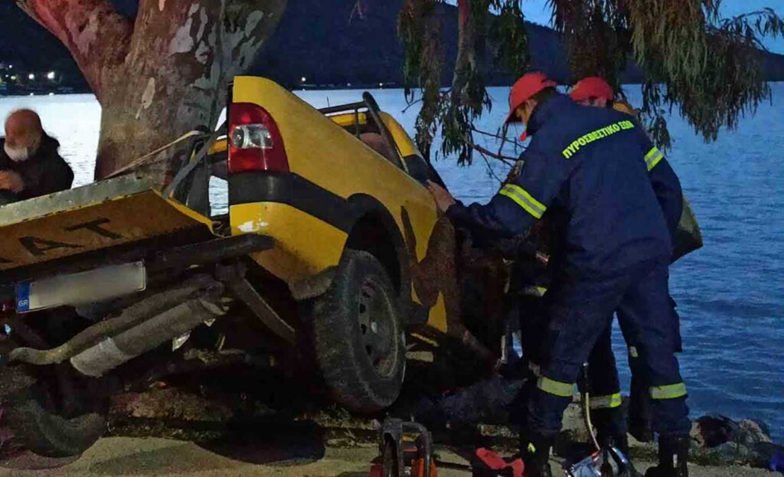 Τραγωδία στην Αμφιλοχία: Αυτοκίνητο καρφώθηκε σε δέντρο – Νεκρός ο οδηγός (Φώτο)