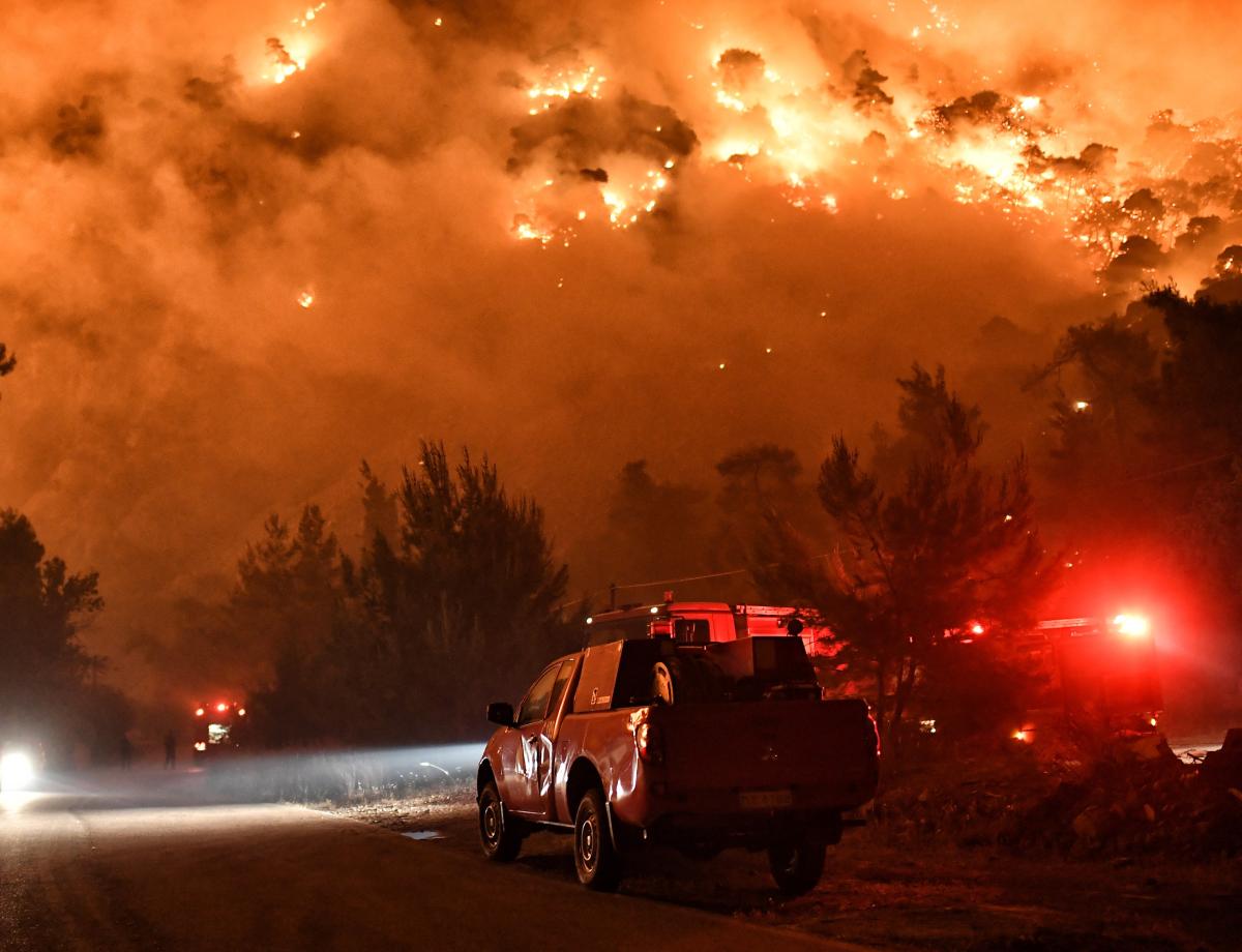 Π.Σ.-Φωτογραφικό στιγμιότυπο από κατάσβεση δασικής πυρκαγιάς.