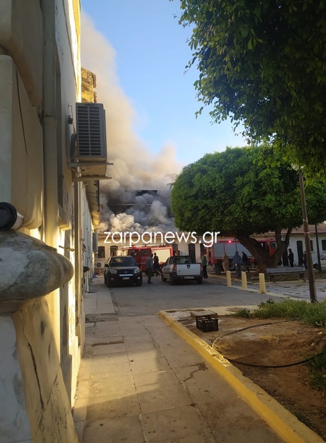 Συναγερμός στα Χανιά: Μεγάλη πυρκαγιά μέσα στη Δημοτική Αγορά - Σοβαρές ζημιές