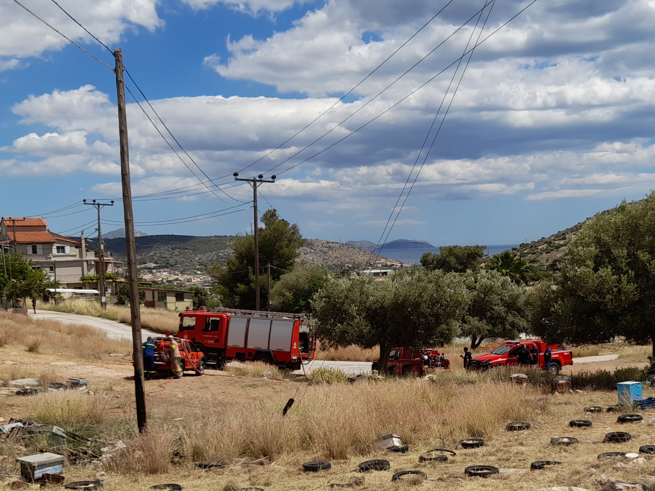 Πυρκαγιά εν υπαίθρω στην βάρη Αττικής.(Φωτο)