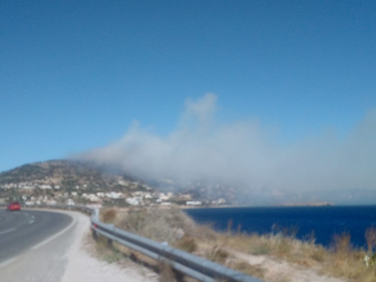 Μεγάλη πυρκαγιά ΤΩΡΑ στην Αγία Μαρίνα Κορωπίου (Φώτο)