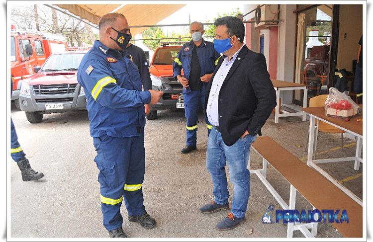 Ο Νικόλαος Σούτας: Εθιμοτυπική επίσκεψη στο Πυροσβεστικό Κλιμάκιο της Σαλαμίνας.