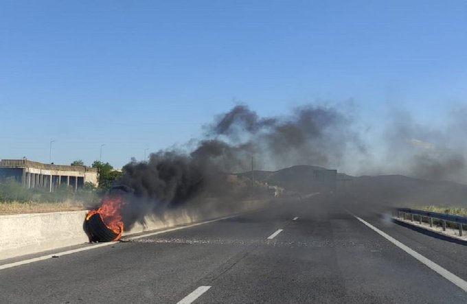 Πυρκαγιά εν κίνησει σε φορτηγό στη σήραγγα των Τεμπών