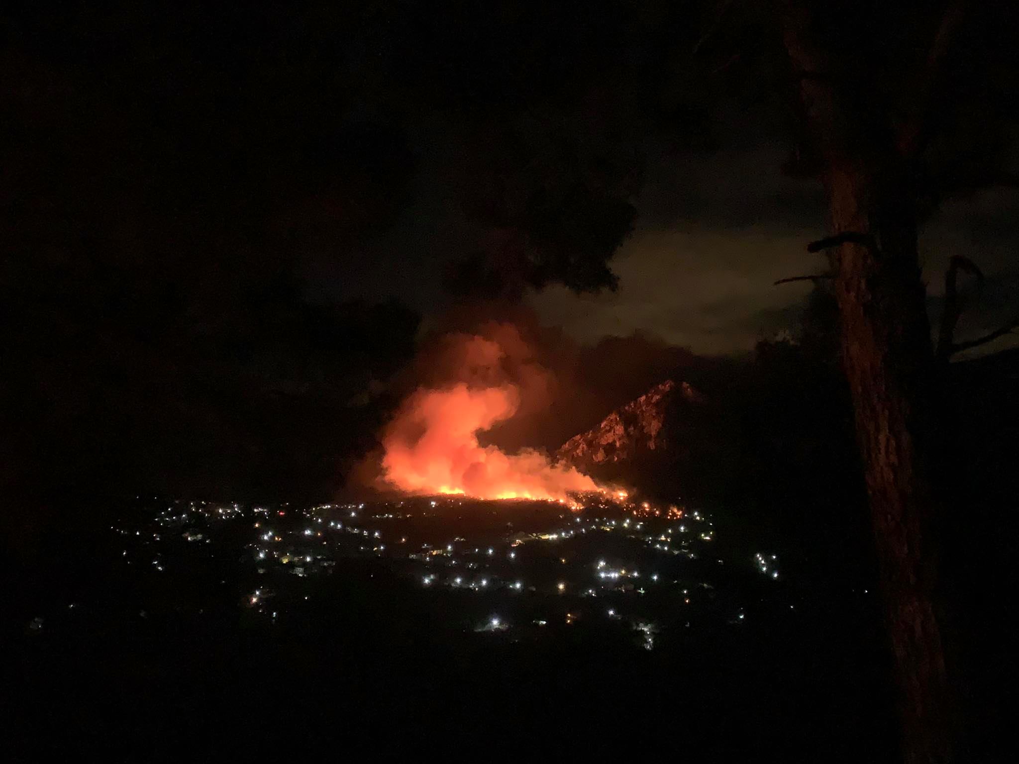 Η κόλαση του Δάντη απο την πυρκαγιά στον Σχίνο Κορινθίας - Φωτογραφικό ρεπορτάζ