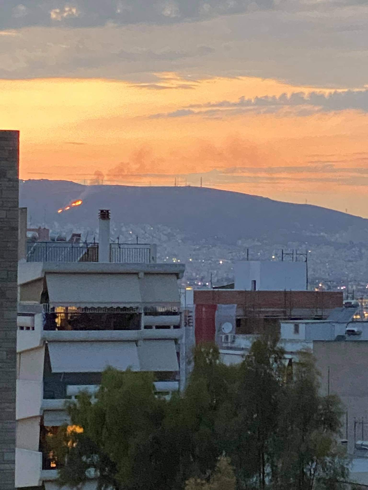 Πυρκαγιά ΤΩΡΑ σε χαμηλή βλάστηση στην Νίκαια Αττικής
