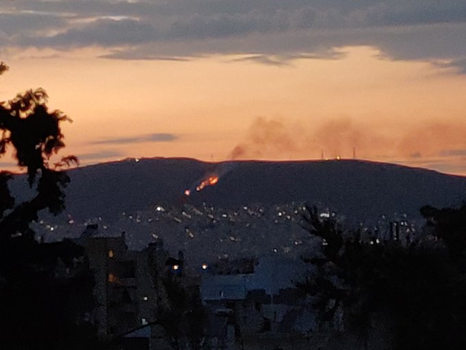 Πυρκαγιά ΤΩΡΑ σε χαμηλή βλάστηση στην Νίκαια Αττικής