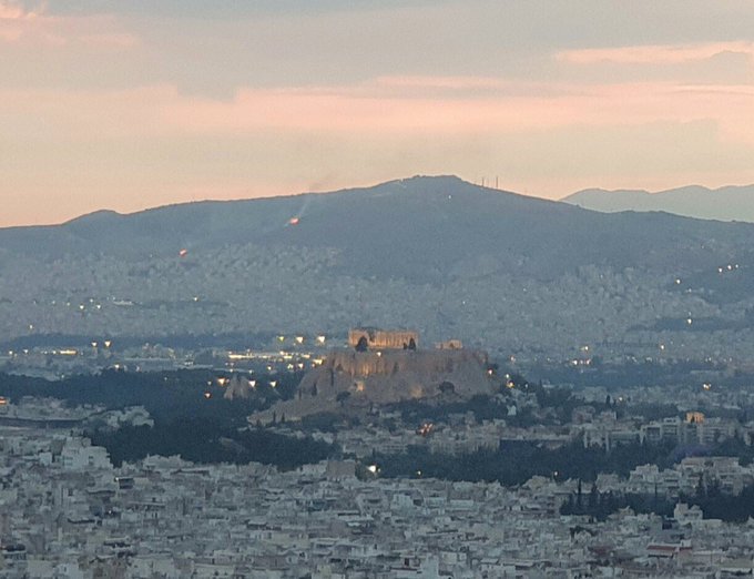 Πυρκαγιά ΤΩΡΑ σε χαμηλή βλάστηση στην Νίκαια Αττικής