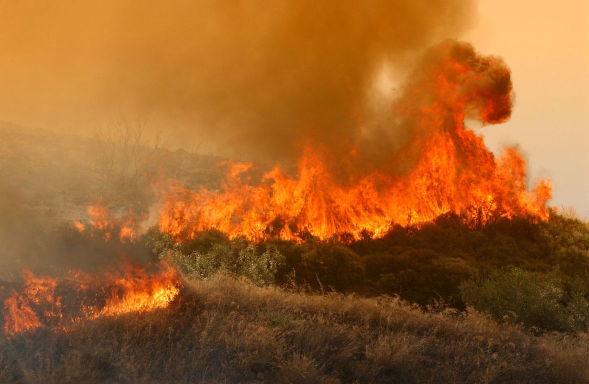 Πάτρα: Πυρκαγιά στην Οβρυά κοντά σε σπίτια