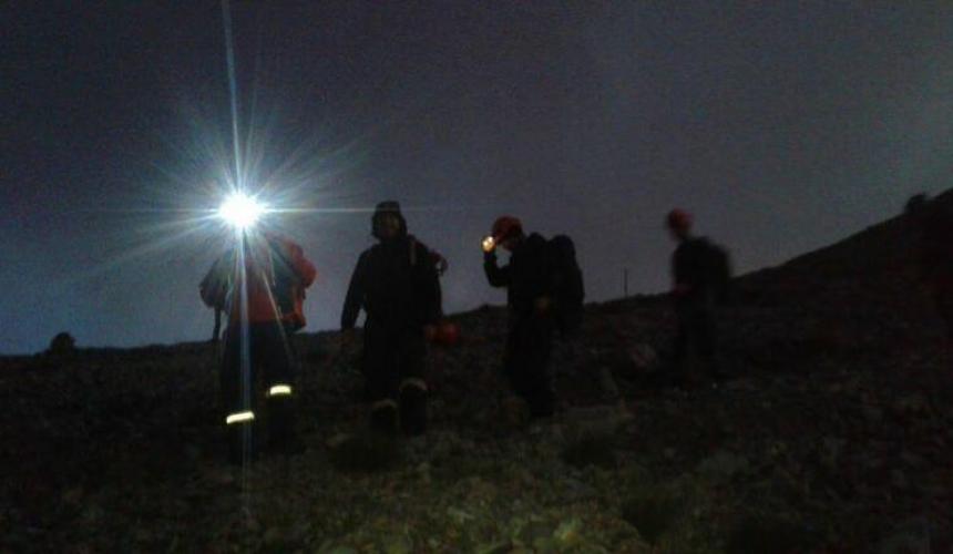 Ολοκληρώθηκε μεταφορά ενός ορειβάτη από το σπήλαιο Πανός στην Πάρνηθα Αττικής σε ασφαλές σημείο