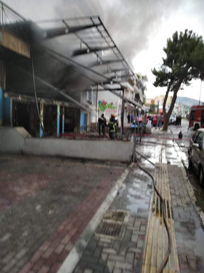 Φωτογραφικό υλικό από την πυρκαγιά σε κατάστημα στην Αργυρούπολη Αττικής