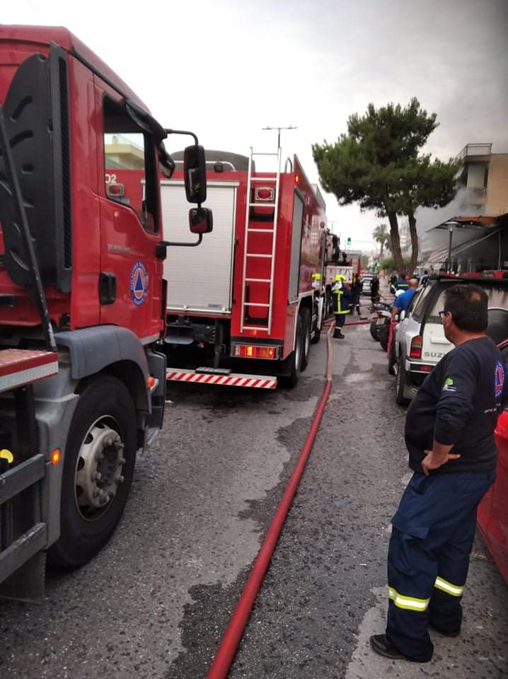 Φωτογραφικό υλικό από την πυρκαγιά σε κατάστημα στην Αργυρούπολη Αττικής